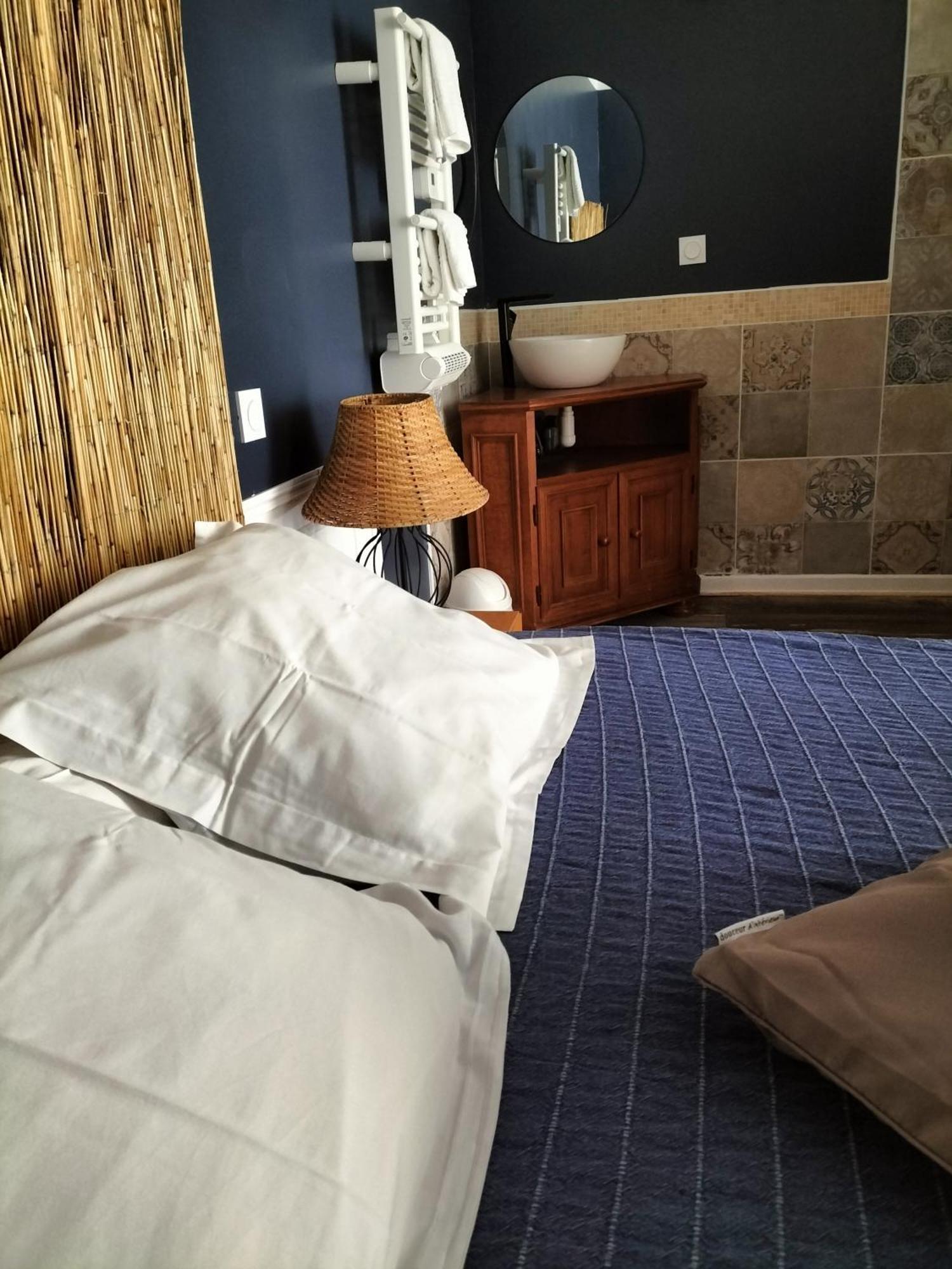 Les 2 Tours Hotell Chenay  Eksteriør bilde