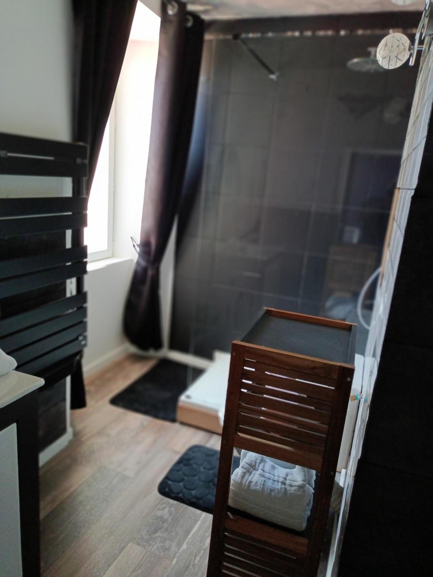 Les 2 Tours Hotell Chenay  Eksteriør bilde